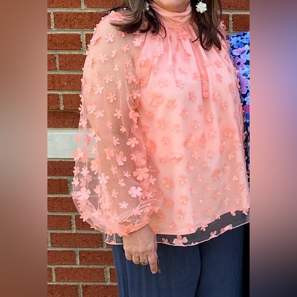 Beautiful peach top - Picture 8 of 8